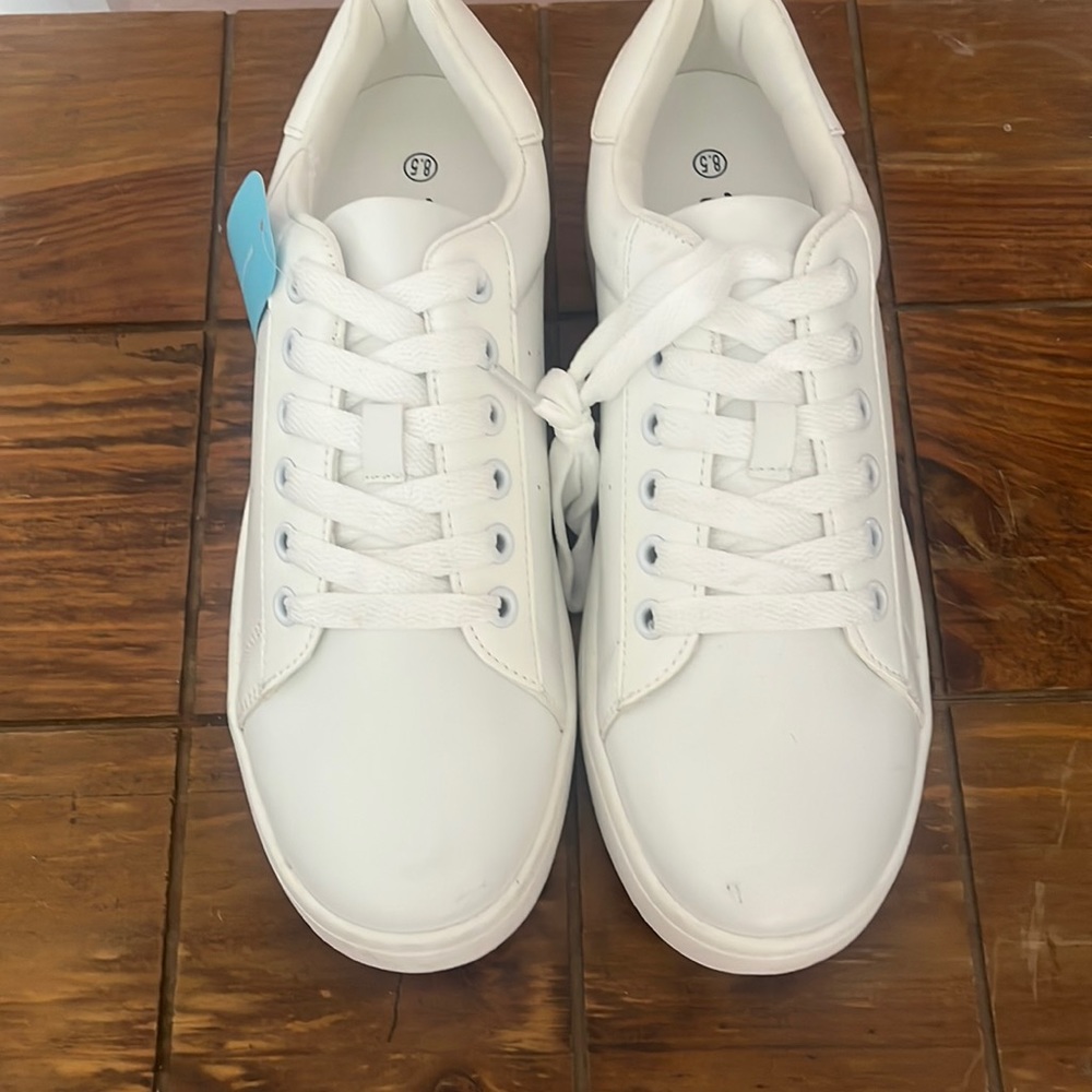 Vepose white sneakers